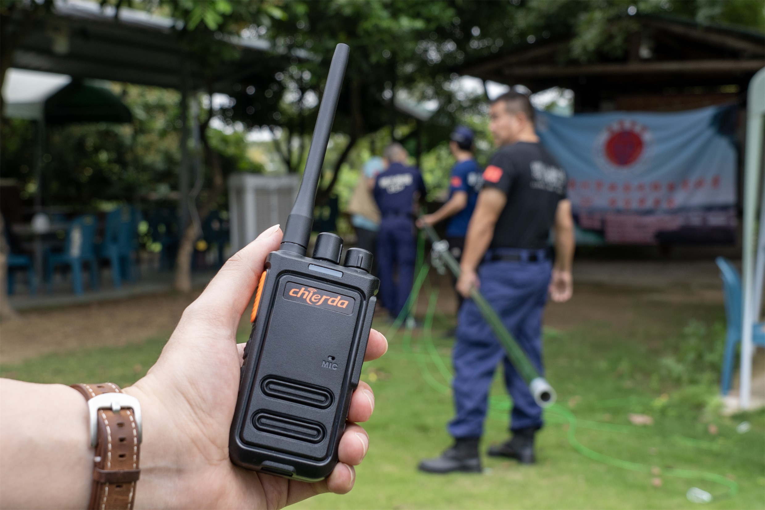 What Is the Range of UHF Radios?