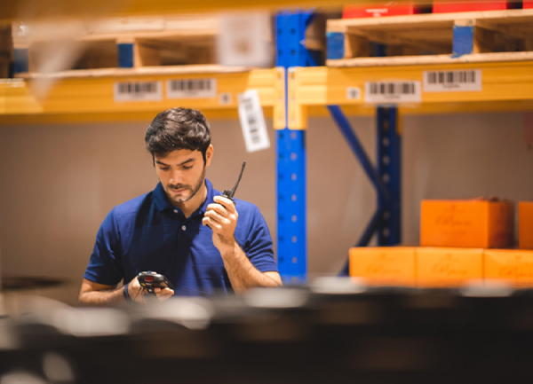 walkie-talkie-applications-warehouse