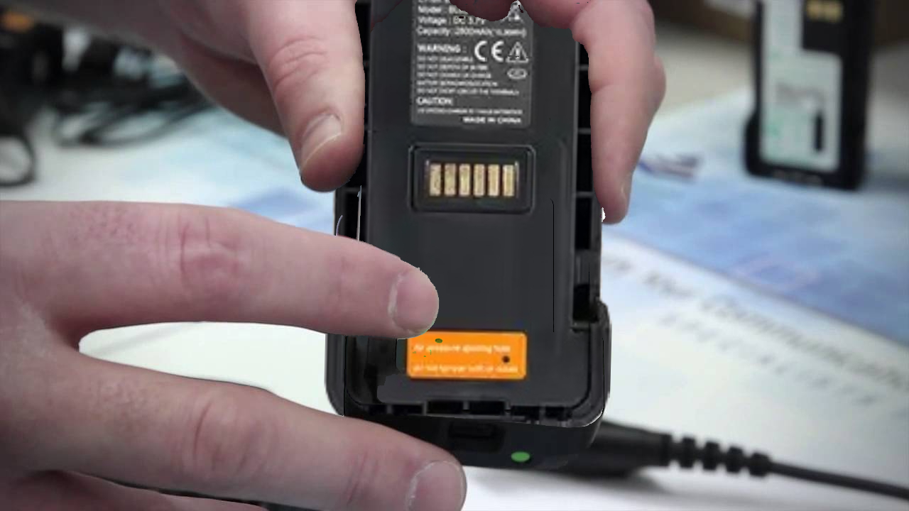 checking-two-way-radio-battery checking-two-way-radio-battery